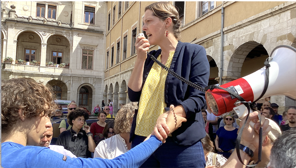 Près de 300 personnes au rassemblement contre lextrême droite place de