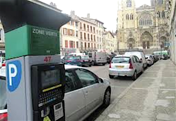 Stationnement, services publics, etc. : ouverts ou fermés, ce que change le reconfinement à Vienne
