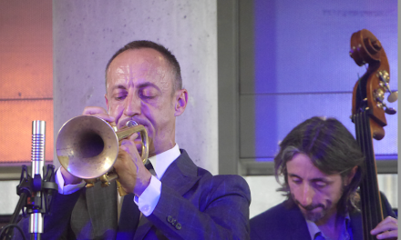 Avant Kyle Eastwood ou Rhoda Scott la saison prochaine, le trompettiste viennois Hervé Salamone enchante le Quartier Latin Jazz Club avec une superbe création en avant-1ère