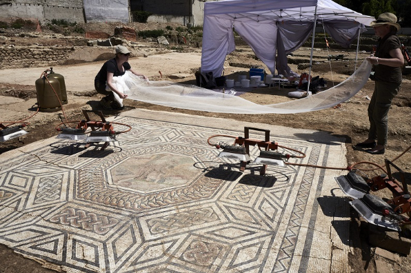 Un appel aux dons pour la restauration d’objets antiques-dont une armure-découverts  sur le site de « la petite Pompéi » à Sainte-Colombe