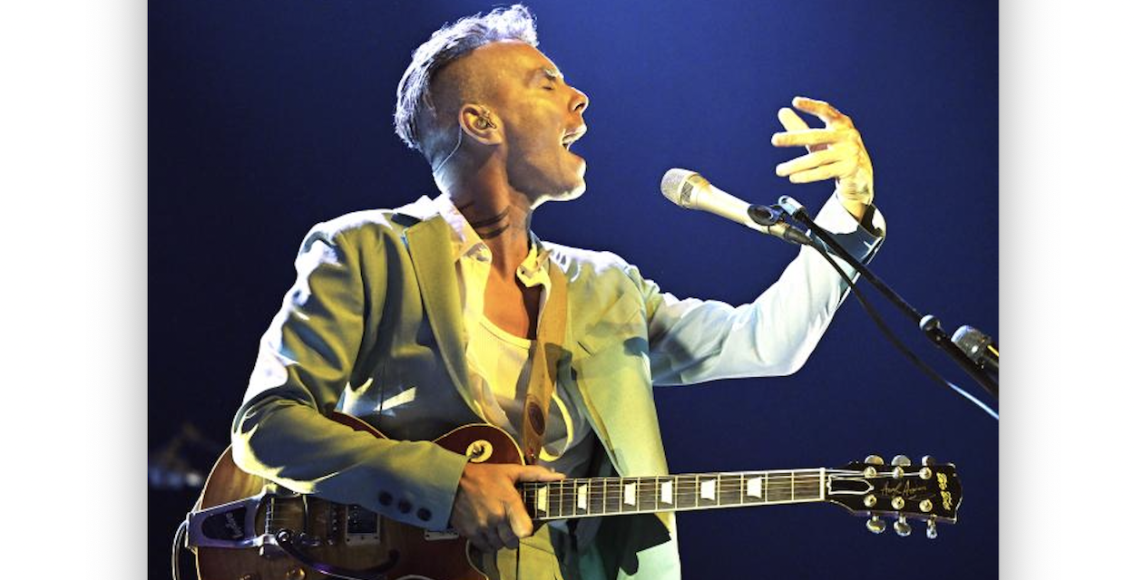 Jazz à Vienne : seul en scène Asaf Avidan fait ce soir lundi 8 juillet  théâtre  antique comble