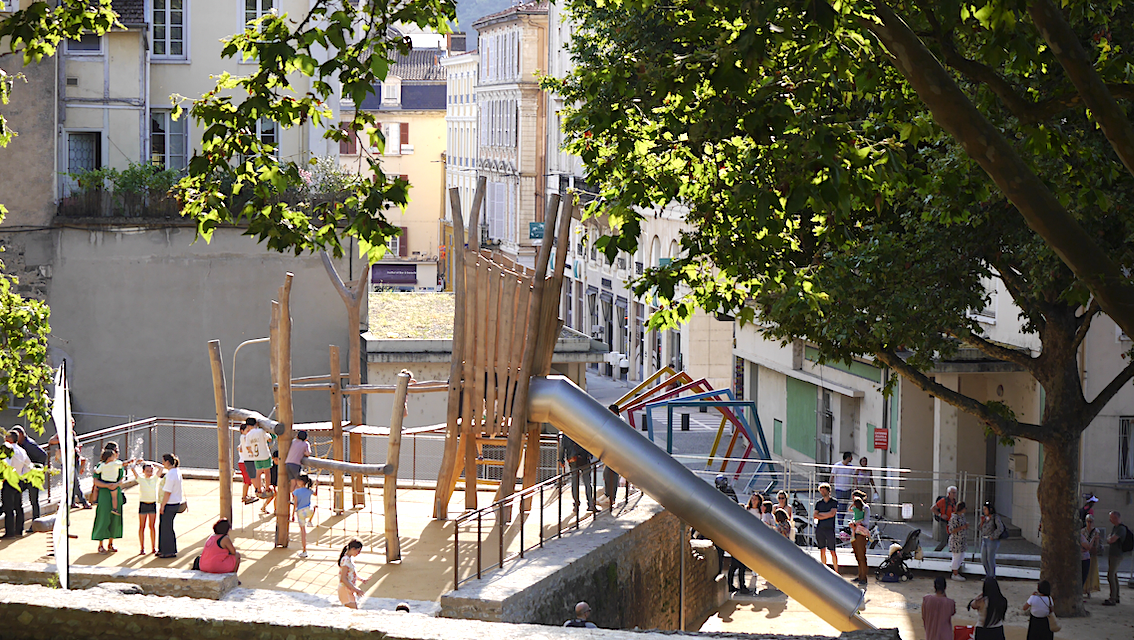 En attendant que Cybèle à Vienne soit transformé en 2ème Jardin de Ville : la nouvelle aire de jeux mise en service