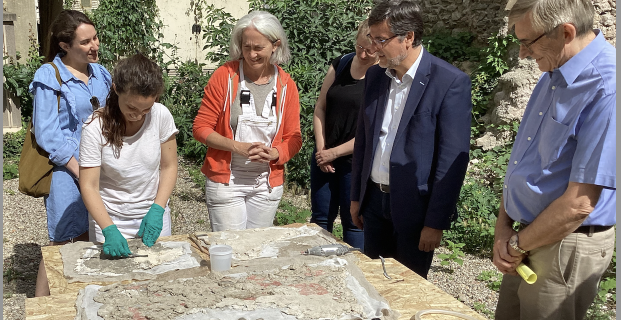 Dans le cadre des fouilles archéologiques sur le futur musée d’histoire de Vienne : d’intéressantes découvertes d’enduits peints datant des 14 ème et 17 ème siècles