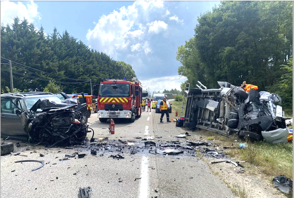 Isère-Un camping-car et une voiture se heurtent de plein fouet : huit blessés dont deux adultes en urgence absolue