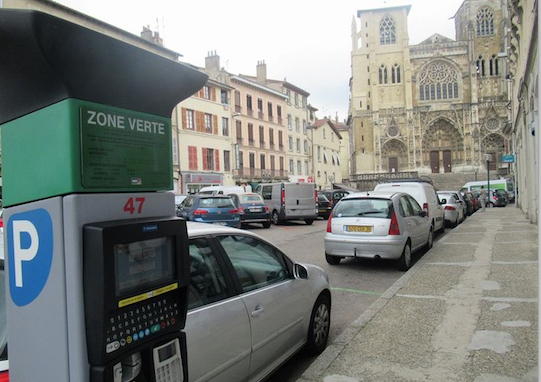 A Vienne, le stationnement est désormais gratuit jusqu’au 31 août, mais uniquement sur les places vertes