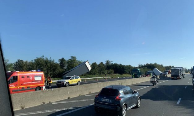 Spectaculaire accident de poids-lourds à hauteur de Communay : l’A 46  Sud coupée ce matin