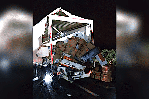 Deux poids-lourds se percutent sur l’A7 au Sud de Vienne, éparpillant de nombreux colis sur la chaussée