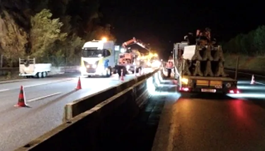 Un poids-lourd se couche ce matin sur l’A7 entre Vienne et Condrieu, provoquant d’importants bouchons