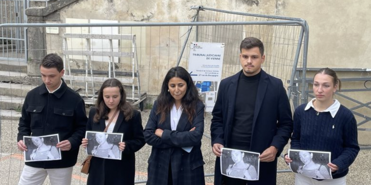 Le meurtre de Philippine : face à face tendu ce matin devant le palais de justice de Vienne entre le RN et les antifas viennois