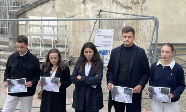 Le meurtre de Philippine : face à face tendu ce matin devant le palais de justice de Vienne entre le RN et les antifas viennois