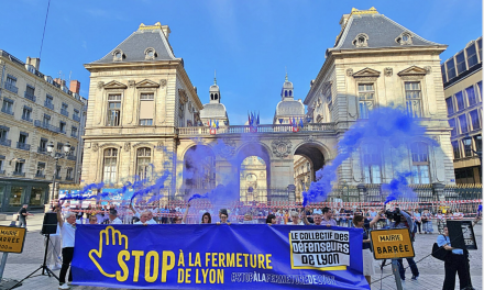 Contre « la piétonnisation à outrance », le Collectif des Défenseurs de Lyon et du Grand Lyon manifeste ce matin devant le siège de la Métropole