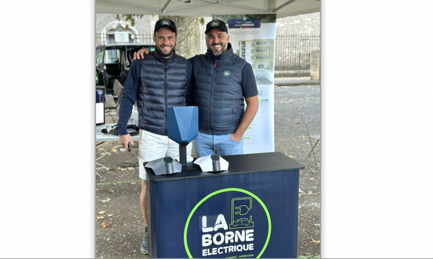 La lumineuse idée de Clément Théron et de Fabien Boudes : lier panneaux photovoltaïques et bornes électriques