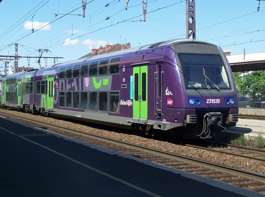 Un homme percuté par un train en gare de Bourgoin-Jallieu, le trafic SNCF interrompu entre Lyon et Grenoble