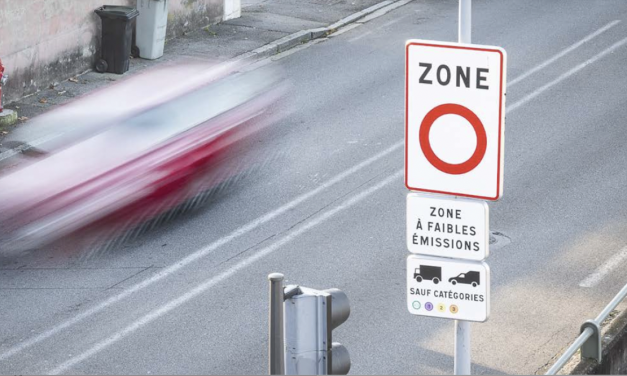 Les radars pour contrôler la ZFE « arriveront en 2026 », assure  à Lyon le ministre des Transports