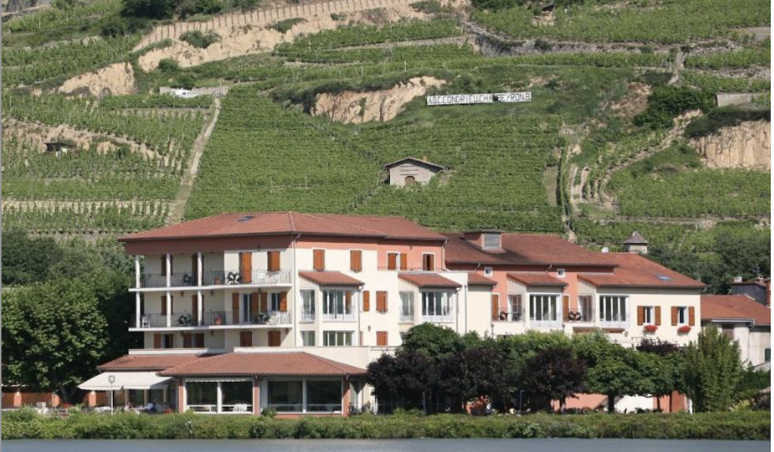 L’hôtel Beau Rivage de Condrieu cité parmi les 20 plus beaux lieux en France pour les amateurs de vins par le journal britannique « The Times »