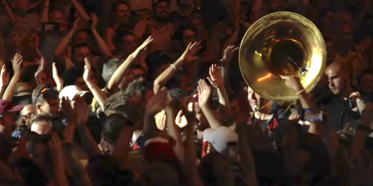 Vidéo-Fanfare en folie : revivez l’incroyable concert de M.E.U.T.E. lors de la 42ème édition de Jazz à Vienne