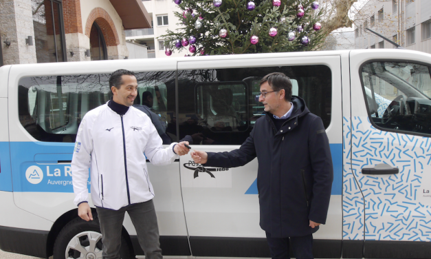 Quatre clubs sportifs viennois se retrouvent dotés de minibus offert gracieusement par la Région