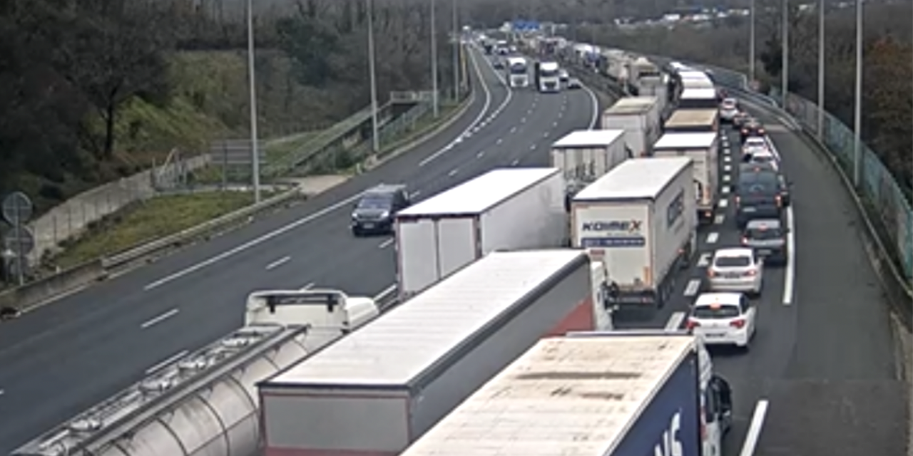 Collision entre deux poids-lourds sur l’A 46, paralysée une  bonne partie de l’après-midi