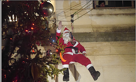 Exclusif : le Père Noël est déjà arrivé à Vienne (avec un peu d’avance). On l’a vu passer par l’hôtel-de-ville…