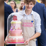 Un  Lyonnais de 17 ans remporte la   grande finale du Meilleur Pâtissier sur M6