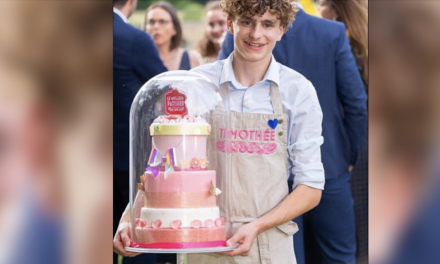 Un  Lyonnais de 17 ans remporte la   grande finale du Meilleur Pâtissier sur M6