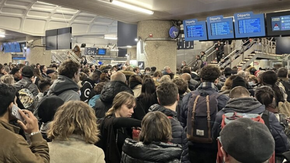 Importante panne électrique depuis ce matin à la gare de la Part-Dieu à Lyon : grosse pagaille…