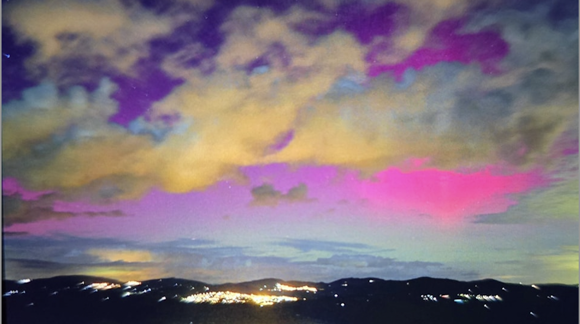 Un cadeau du ciel, la nuit de la Saint-Sylvestre à Lyon : de superbes auréoles boréales…