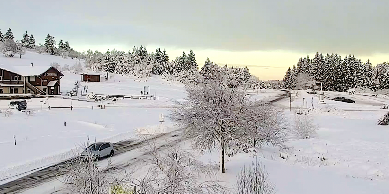 25 centimètres de neige fraîche ce dimanche matin à l’Espace de ski nordique du Bessat dans le Pilat