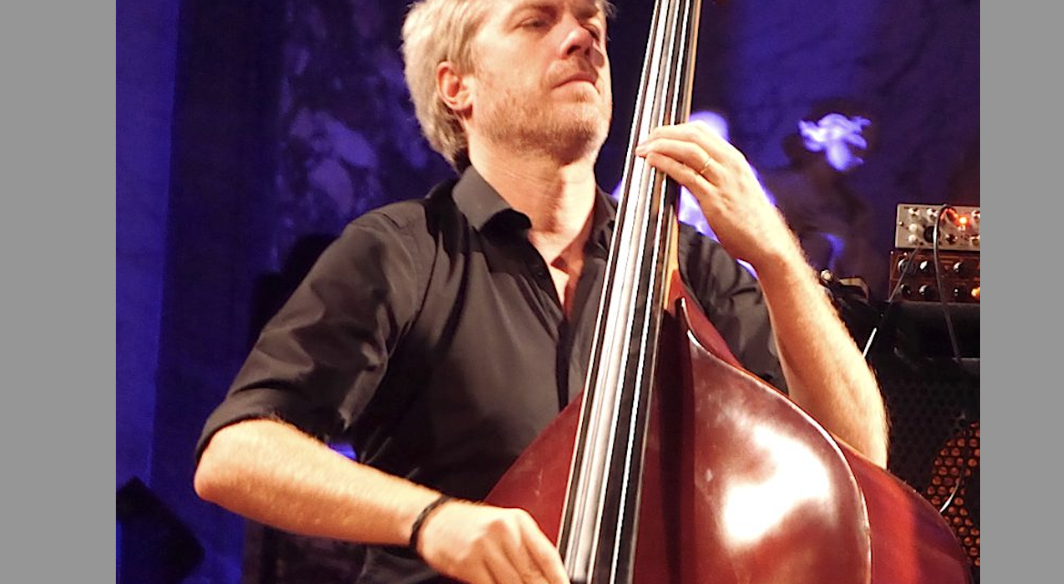 Le Quartier Latin Jazz Club annonce un concert « exceptionnel » en avril avec Kyle Eastwood à la Verrière des Cordeliers à Ste-Colombe