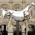 Zeus, l’étonnant cheval métallique de la cérémonie d’ouverture des JO de Paris 2024 exposé depuis aujourd’hui jusqu’au 2 avril à Lyon