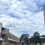 Le silo à grains de 30 mètres de haut de la Coopérative Dauphinoise à Vienne va être démoli du 12 au 16 mai : il  sera grignoté peu à peu par une immense grue…